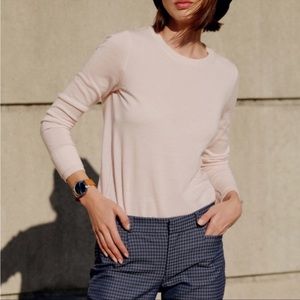 Banana Republic 100% Fine Merino Wool
Double Cuff Crewneck Sweater shirt Size L